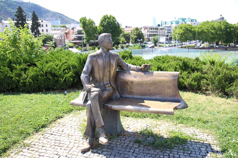 памятник Рональду Рейгану, Тбилиси