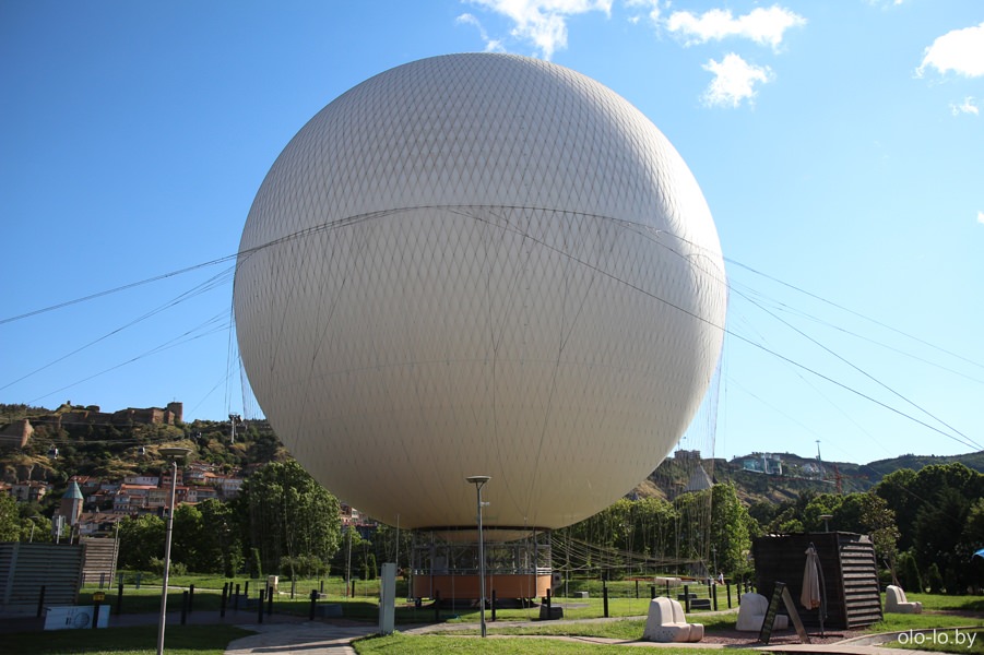 воздушный шар в парке Рики, Тбилиси