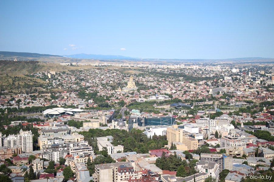 панорамный вид с горы Мтацминда на Тбилиси