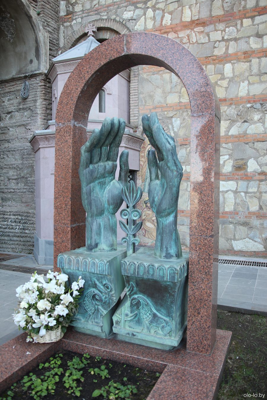 могила Ладо Гудиашвили на пантеоне Мтацминда