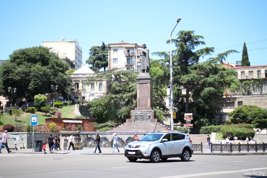 памятник Шота Руставели, Тбилиси
