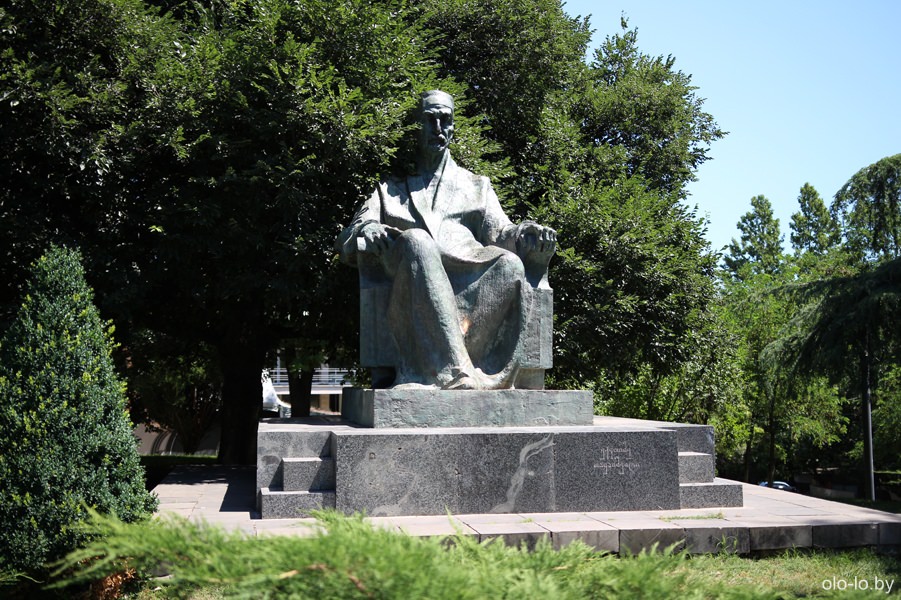 памятник Еквтиме Такаишвили, Тбилиси
