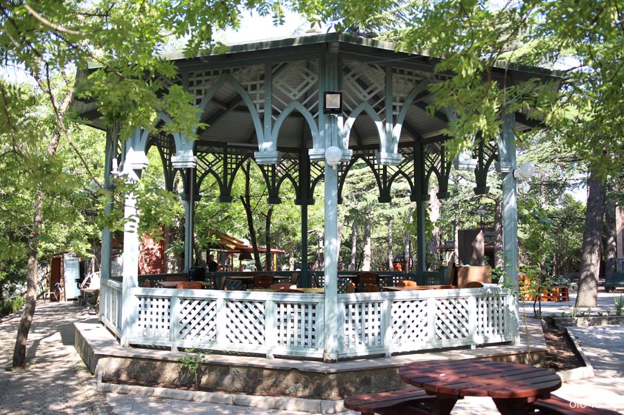 беседка в парке Мтацминда, Тбилиси