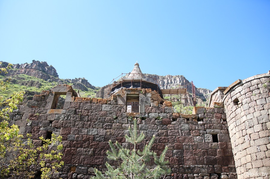стены монастырского комплекса Гегард