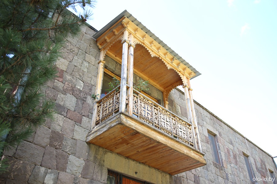 деревянный балкон, Гегард