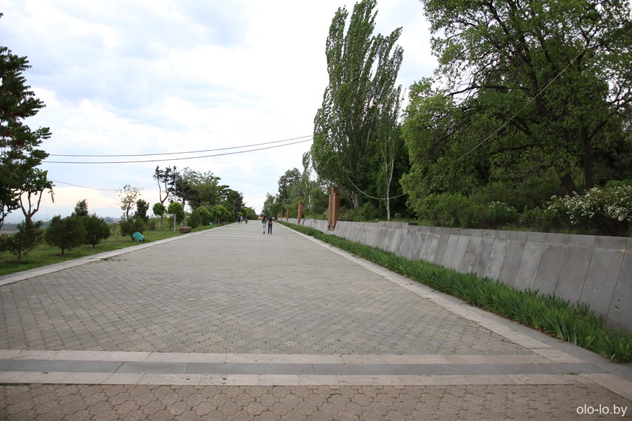 аллея героев в парке Победы, Ереван