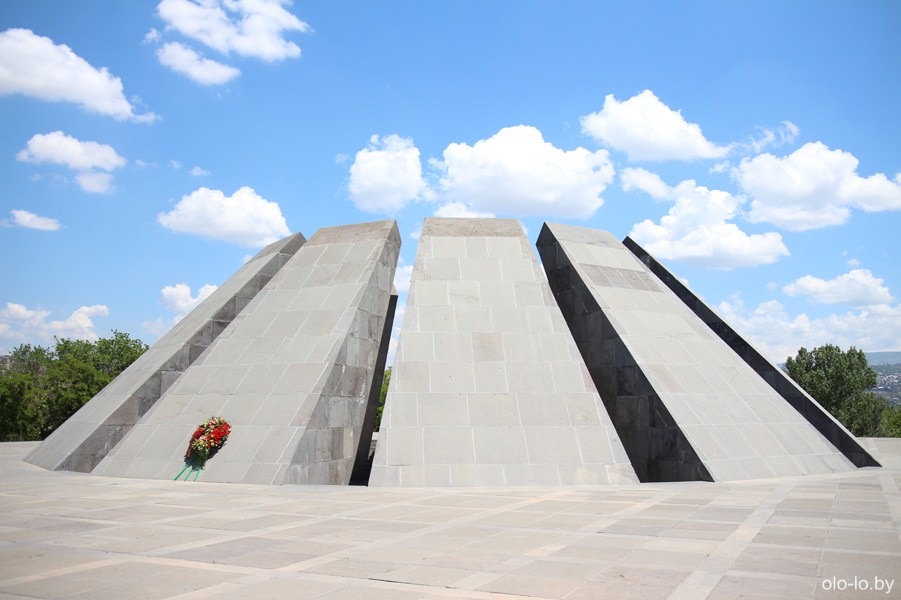 Цицернакаберд мемориальный комплекс жертвам геноцида армян