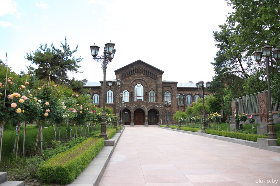резиденция Католикоса в Эчмиадзине