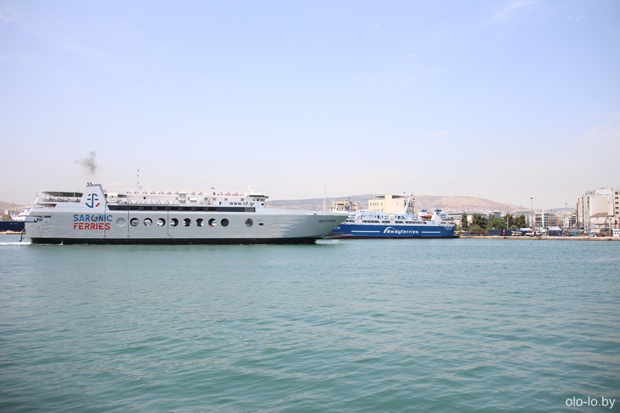 корабли в порту Пирея