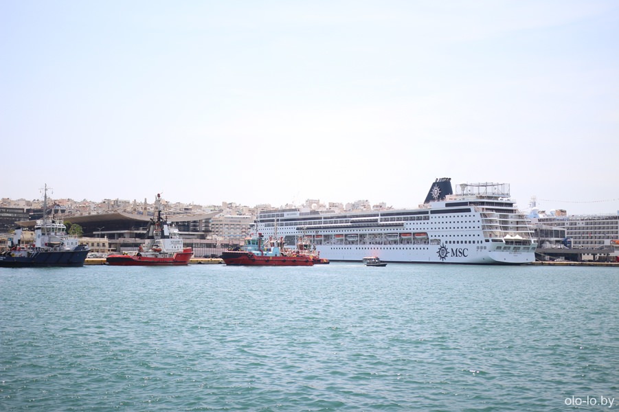 корабли в порту Пирея