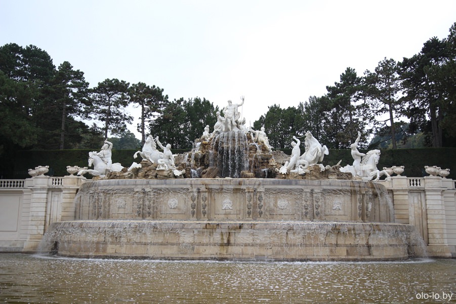 фонтан Нептуна в парке Шенбрунн