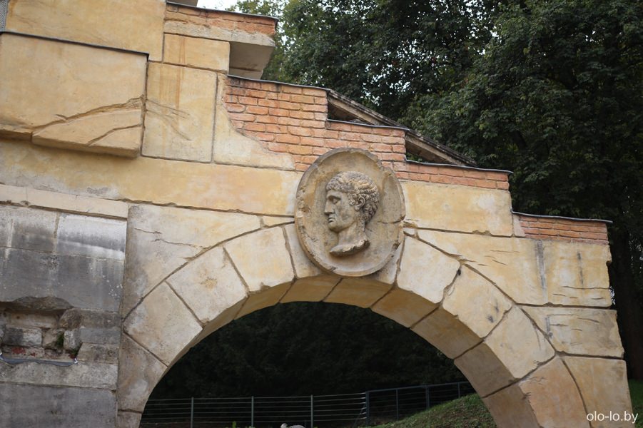 римские руины в парке Шенбрунн