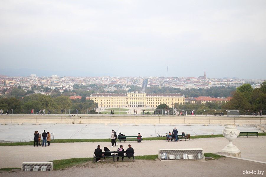 вид на Шенбрунн с Глориетты
