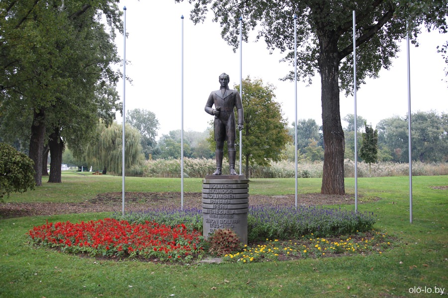памятник Симону Боливару в Дунайпарке