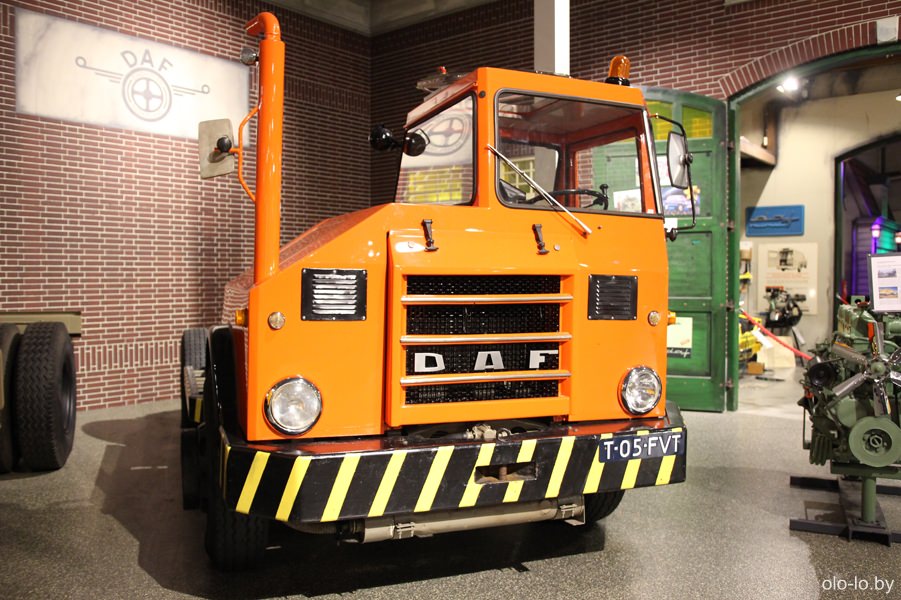 портовый тягач DAF в музее DAF