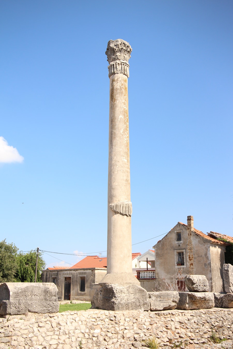 руины римского храма, Нин