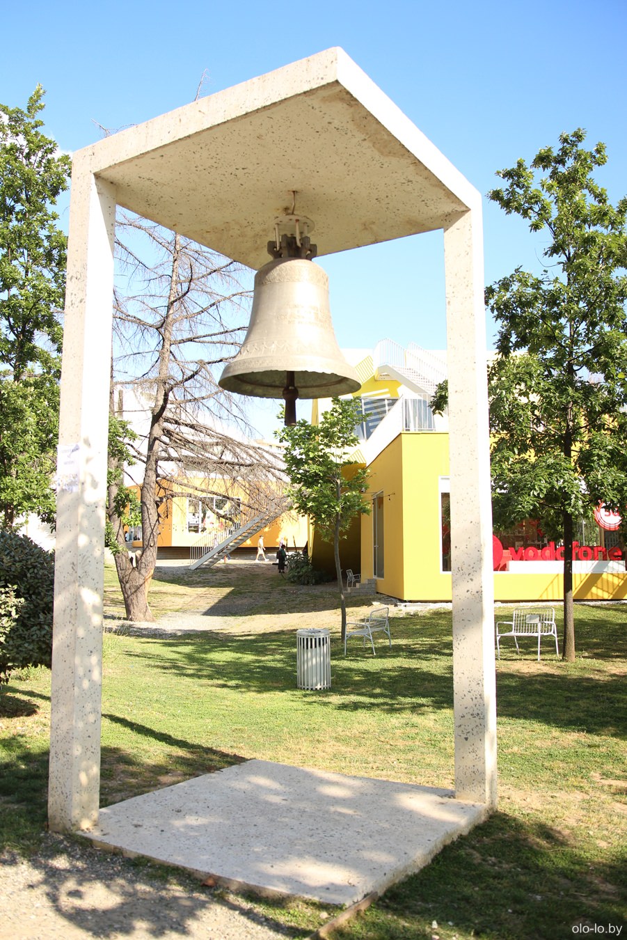 колокол Мира, Тирана