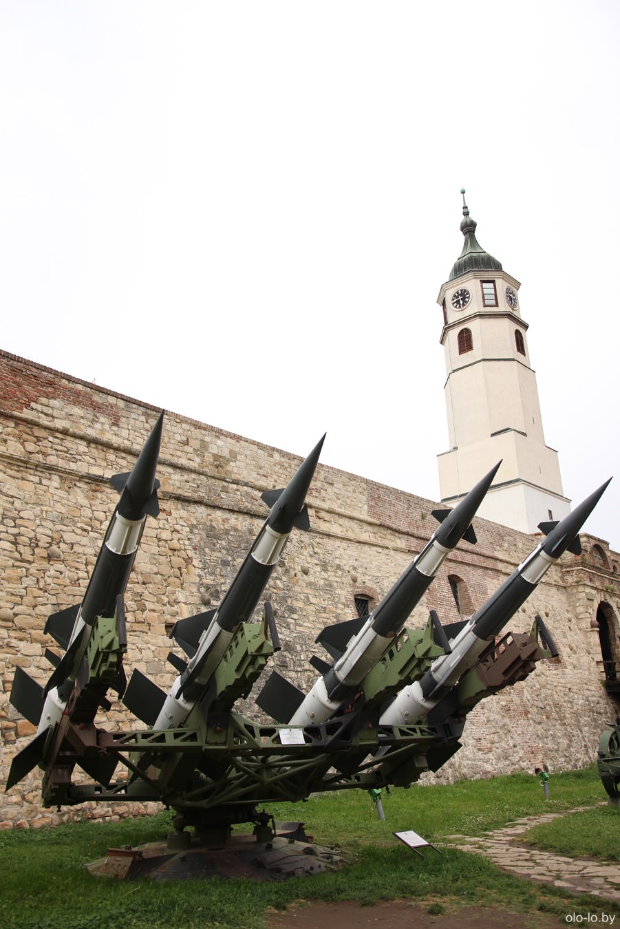 военная техника у белградской крепости