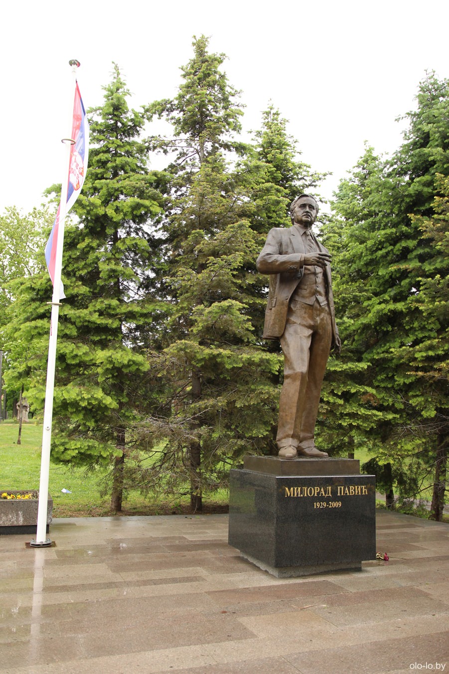 памятник Милораду Павичу, Белград