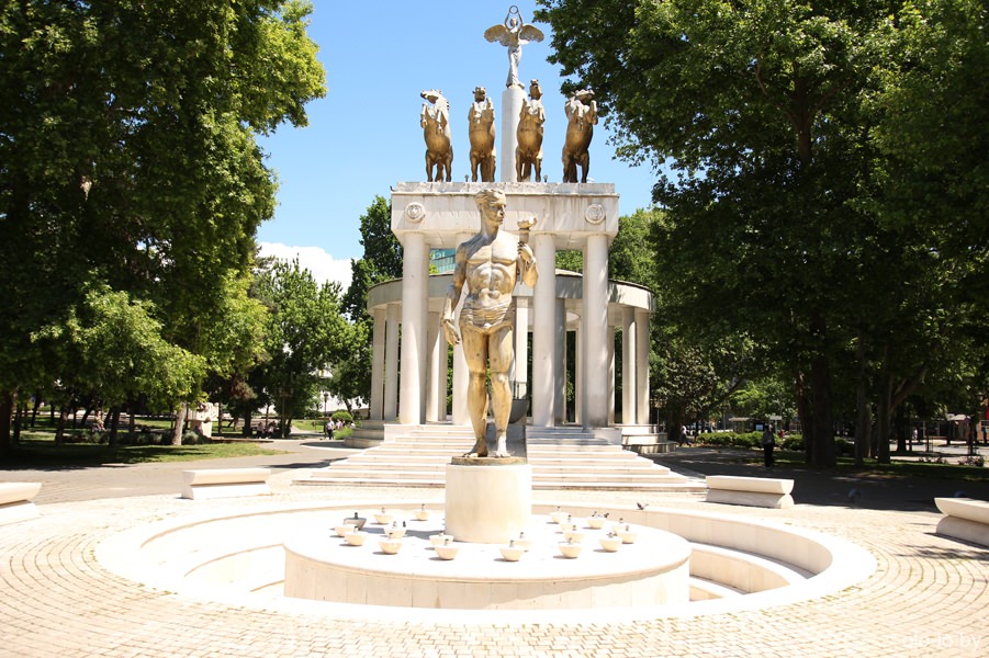 памятник Прометею, Скопье