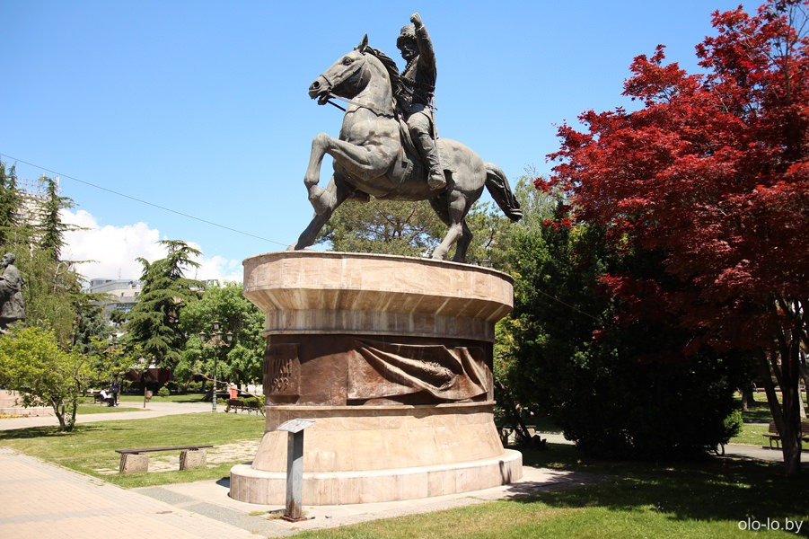памятник Питу Гули, Скопье