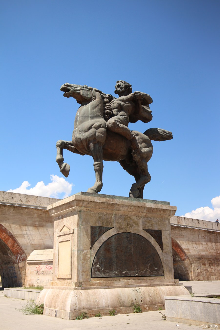 памятник Петару Карпошу, Скопье