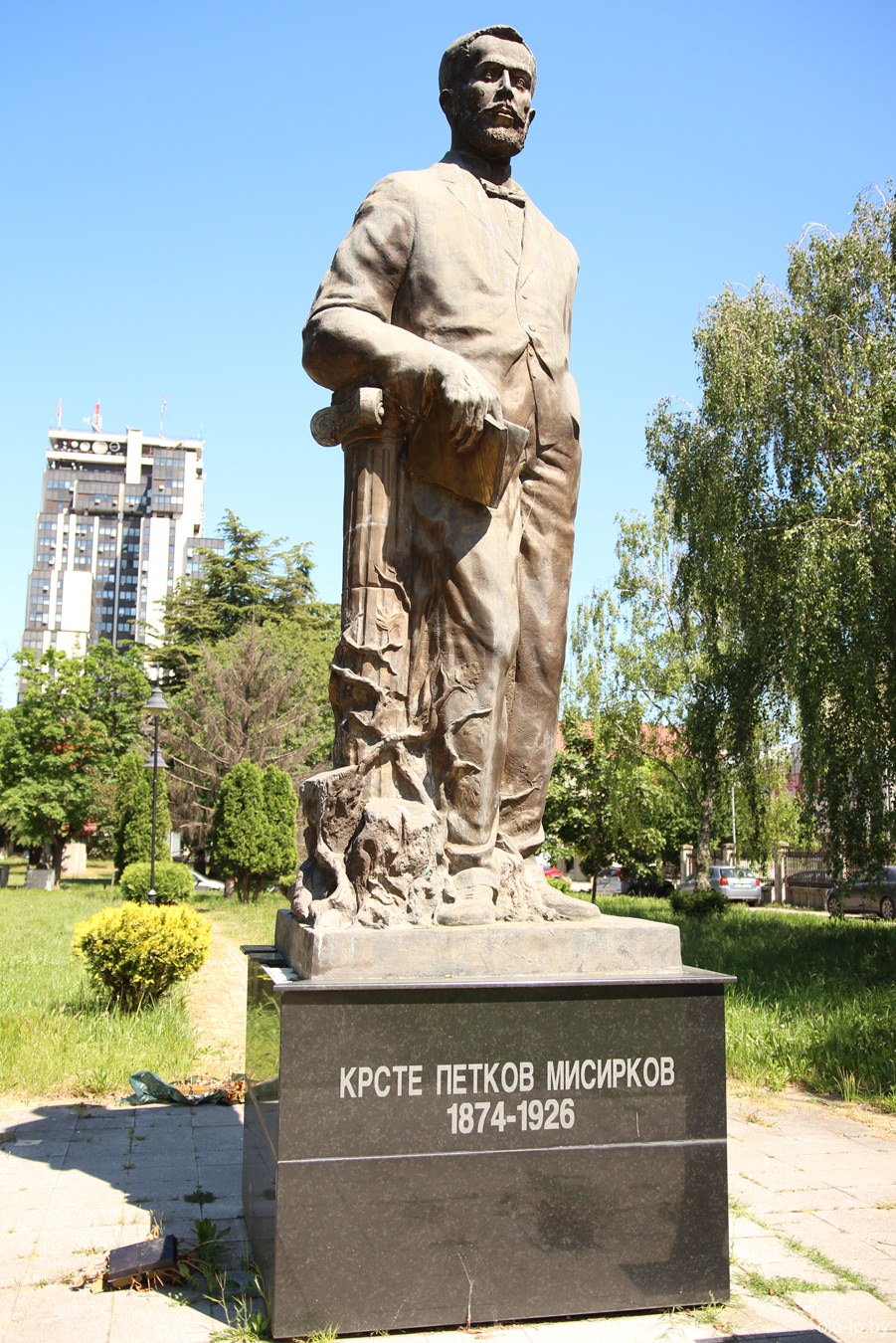 памятник Крсте Мисиркову, Скопье