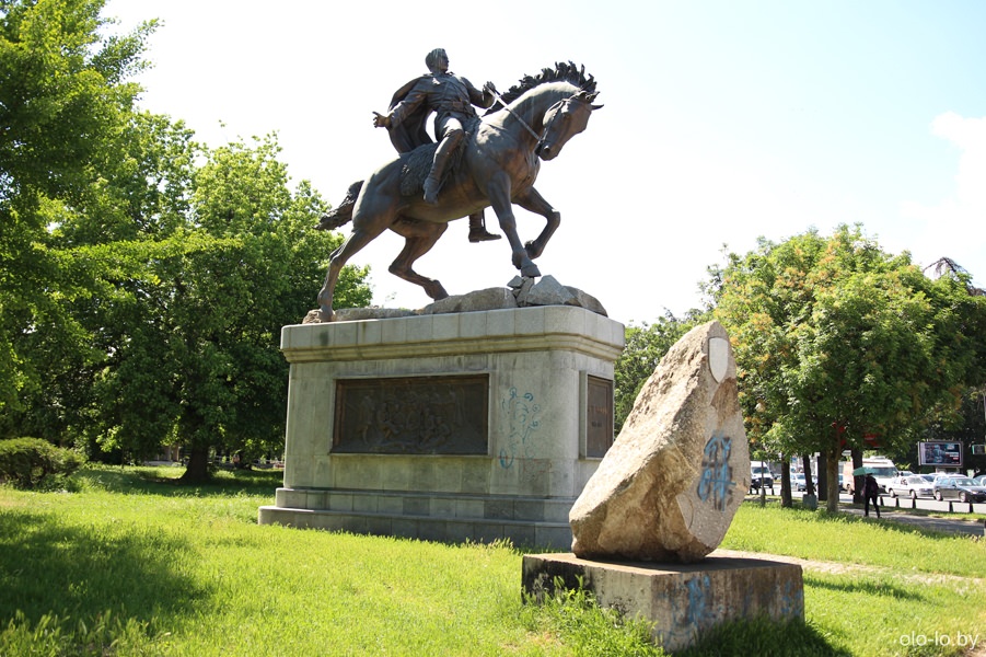 памятник Пере Тошеву, Скопье